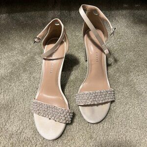 Kelly & Katie white pearl heels size 7.5